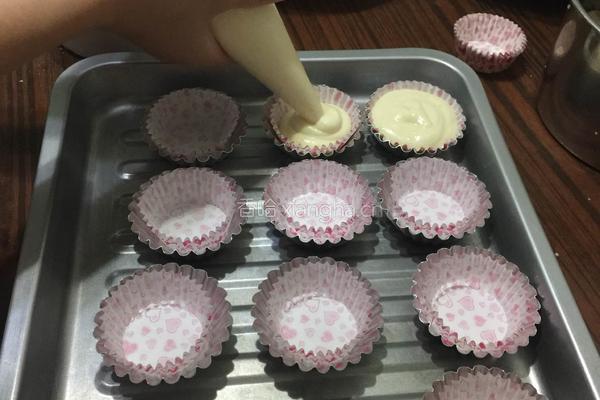 蜂蜜纸杯蛋糕的做法图解6