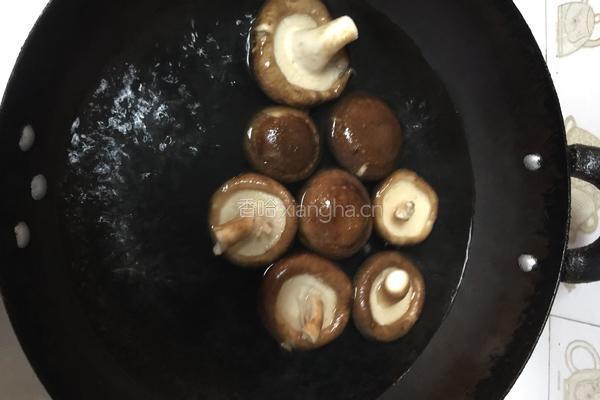 香菇猪肉虾仁饺子的做法图解2
