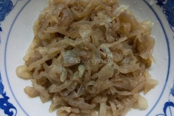 海蛰丝凉拌青黄豆的做法图解1