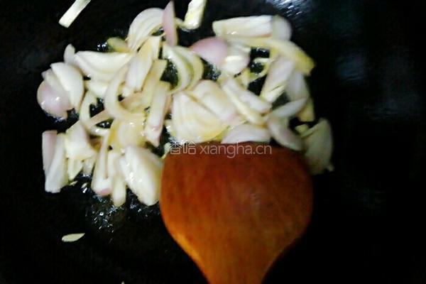 香芹炒鱿鱼的做法图解2