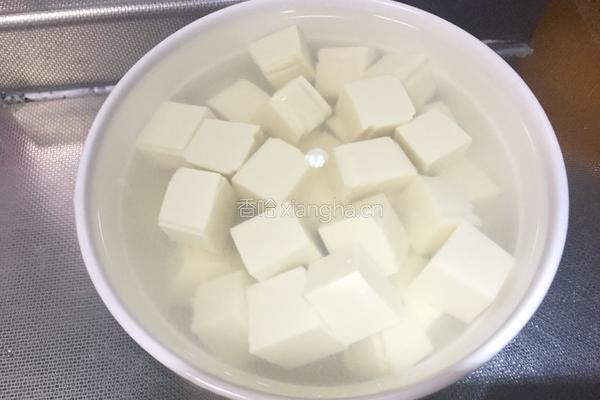 郫县豆瓣酱麻婆豆腐的做法图解1