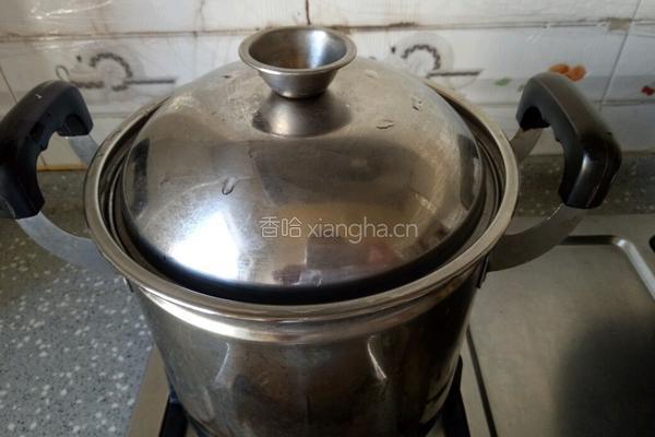 雪梨雪耳海底椰煲瘦肉的做法图解4
