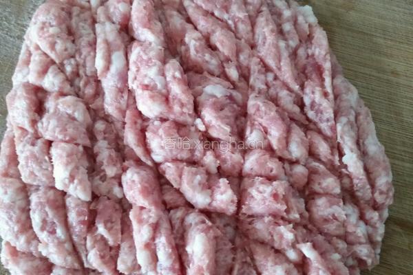 猪肉白菜馅饺子的做法图解1
