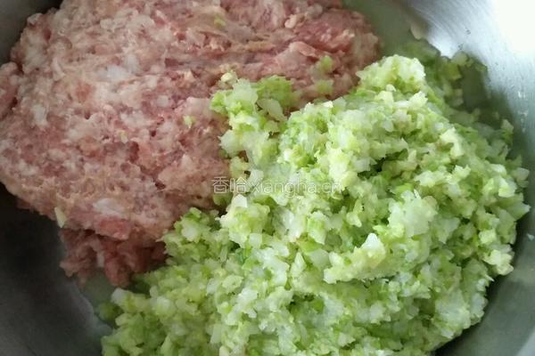 猪肉白菜馅饺子的做法图解5