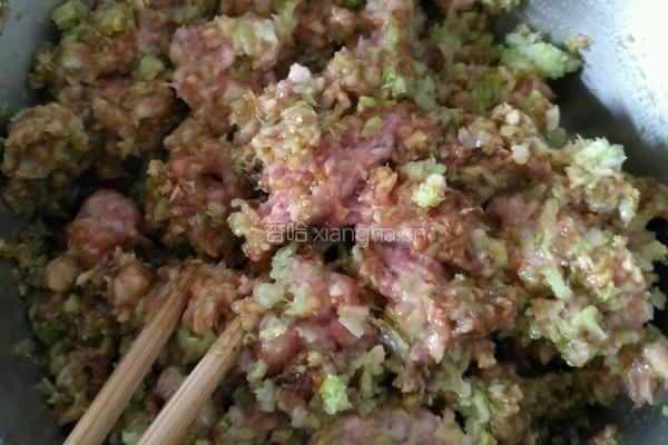 猪肉白菜馅饺子的做法图解6