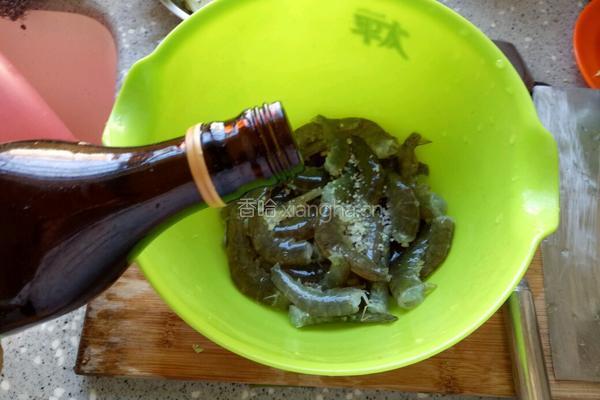 香煸麻虾的做法图解1