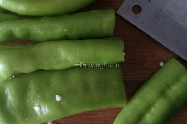 浇汤灌肉虎皮辣椒的做法图解1