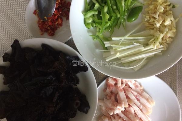 肉丝炒黑木耳(剁椒篇)的做法图解2