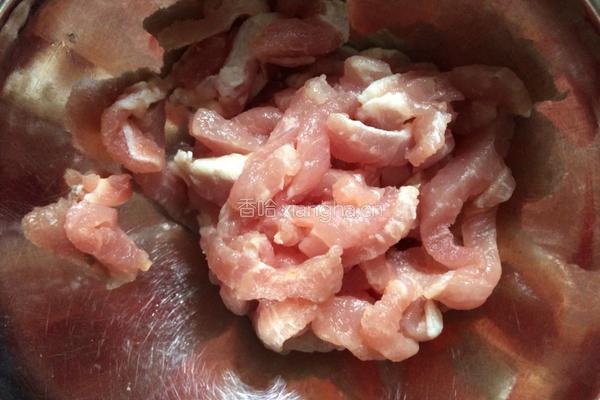 茭白炒肉的做法图解2