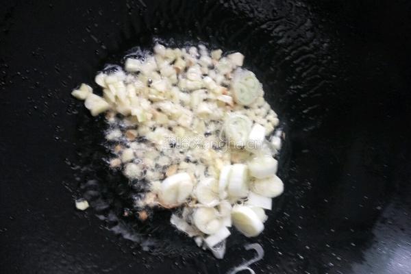 电饭锅焖饭简易版的做法图解9
