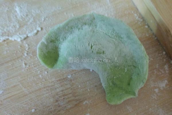 包菜肉绿饺子的做法图解10