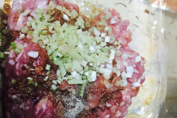 剁椒蒸肉饼的做法图解1
