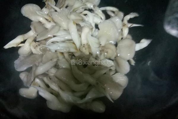 菌菇鱼片汤的做法图解2