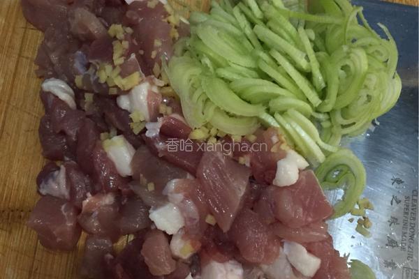 猪肉大葱包子的做法图解1