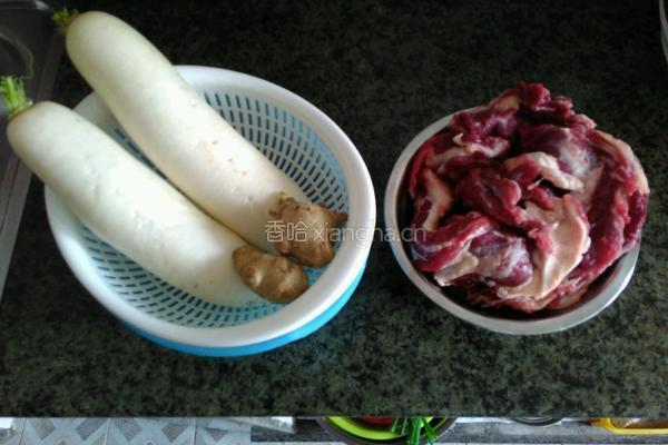 萝卜煲牛腩的做法图解1