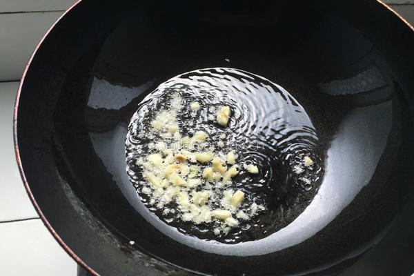 卤牛肉炒黄瓜胡萝卜的做法图解4
