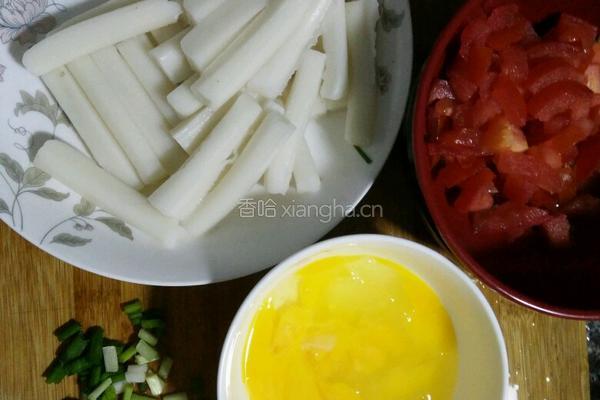 番茄炒年糕的做法图解1