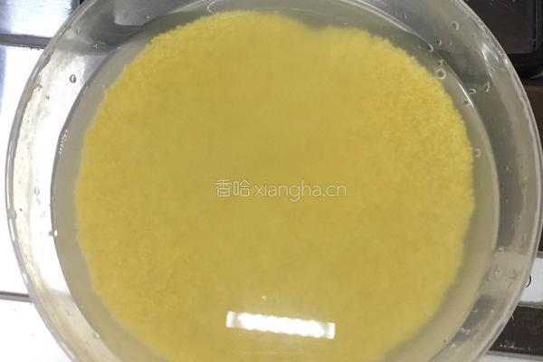 胡萝卜小米粥的做法图解3
