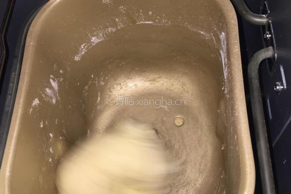 蜜豆花环面包的做法图解2