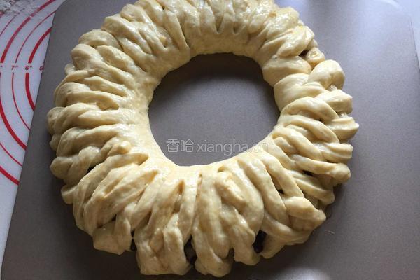 蜜豆花环面包的做法图解10