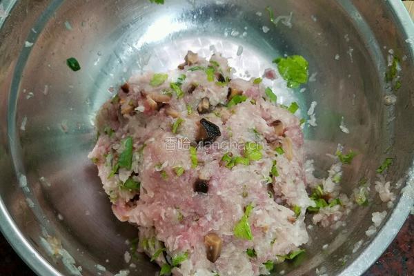 玉米饺子萝卜饺子的做法图解3