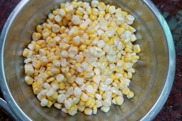 玉米饺子萝卜饺子的做法图解4
