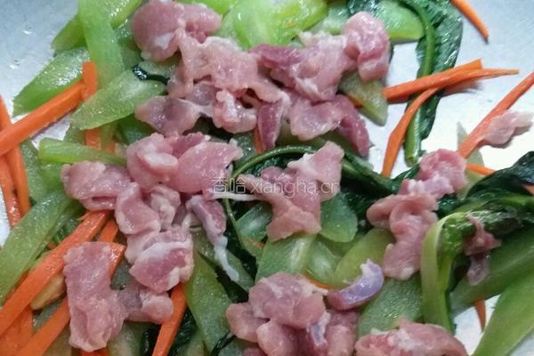 胡萝卜莴笋炒瘦肉的做法图解6