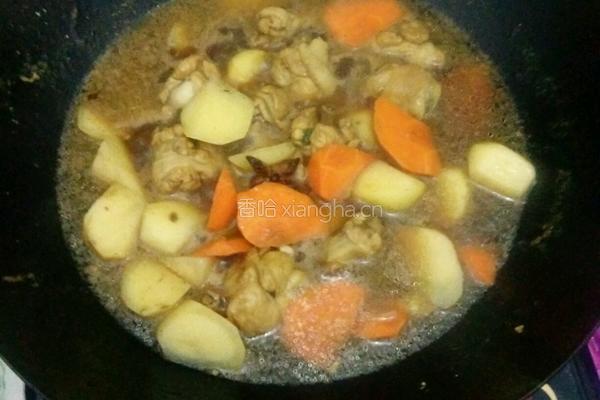 鸡腿炖土豆红萝卜的做法图解4