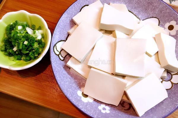 家常鸡蛋滚豆腐的做法图解1