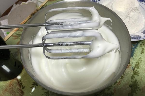 10寸戚风蛋糕的做法图解6