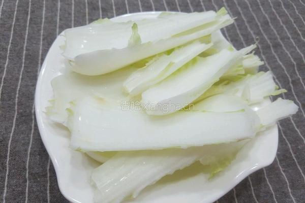 酸辣白菜梗的做法图解2