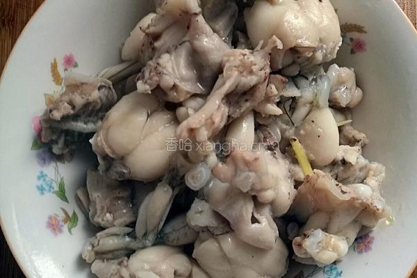 青椒划牛蛙的做法图解2