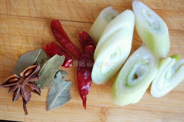 五花肉烧冻豆腐的做法图解2