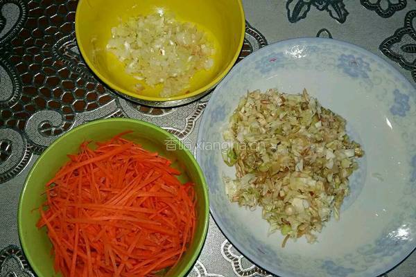 昙花胡萝卜鸡蛋饼的做法图解2