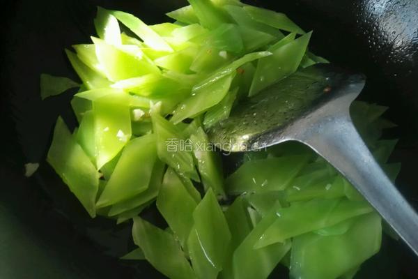 素炒莴笋片的做法图解3