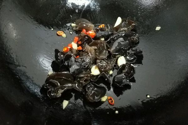 佛手瓜炒木耳的做法图解10