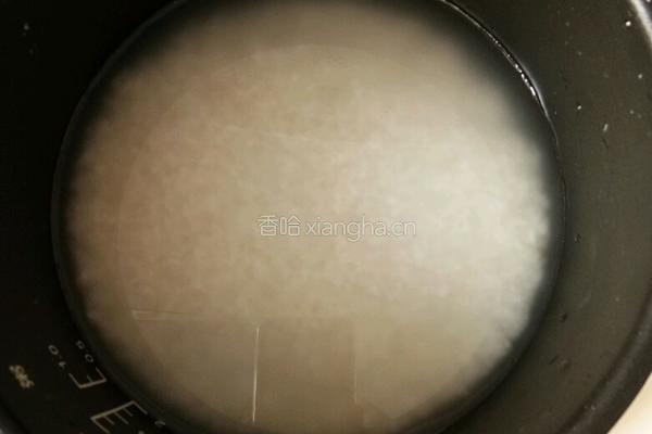 电饭煲蒸鸡蛋糕的做法图解1