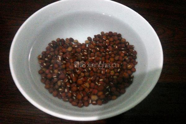 红豆红枣红薯小米粥的做法图解1