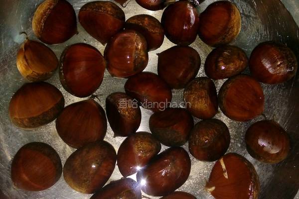 水煮毛栗的做法图解2