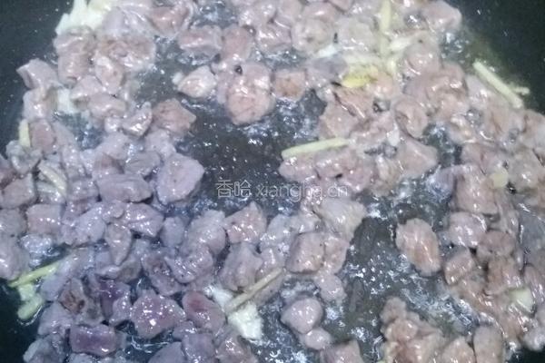 尖椒牛肉丁的做法图解9