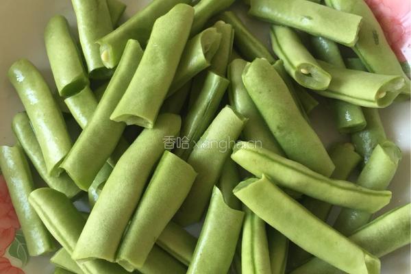 四季豆炒猪肉的做法图解1