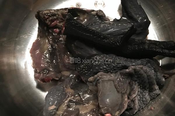 板栗乌鸡汤的做法图解1