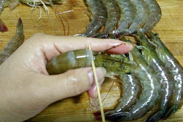 蒜蓉剁椒蒸虾的做法图解1