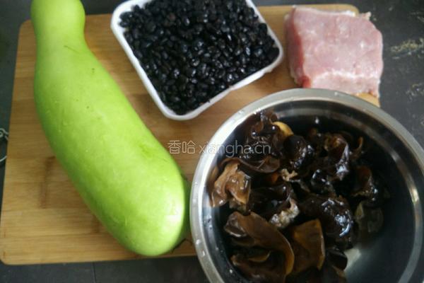 瓠瓜木耳炒肉片的做法图解1