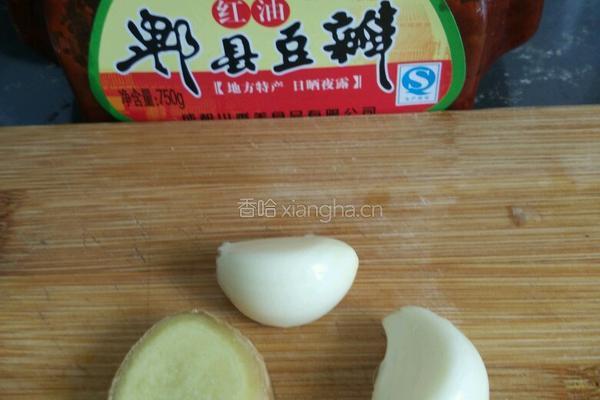 瓠瓜木耳炒肉片的做法图解2