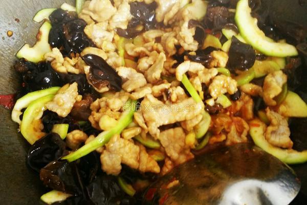 瓠瓜木耳炒肉片的做法图解11