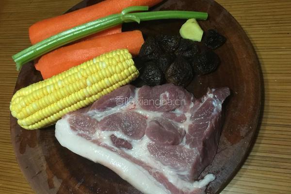 香菇肉馅水饺的做法图解1