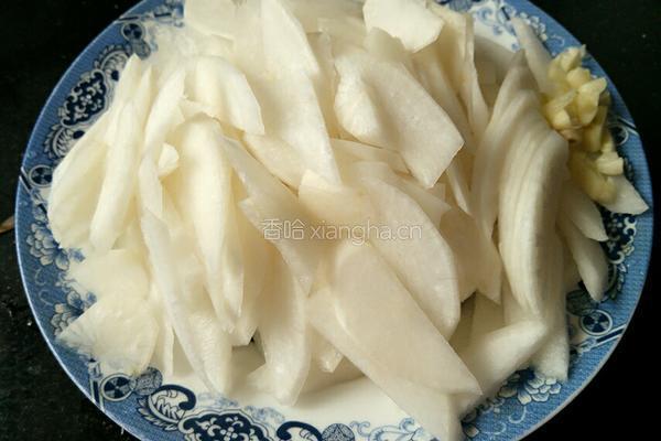辣炒萝卜片的做法图解1