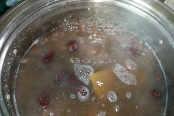 薏米红豆糖水的做法图解3