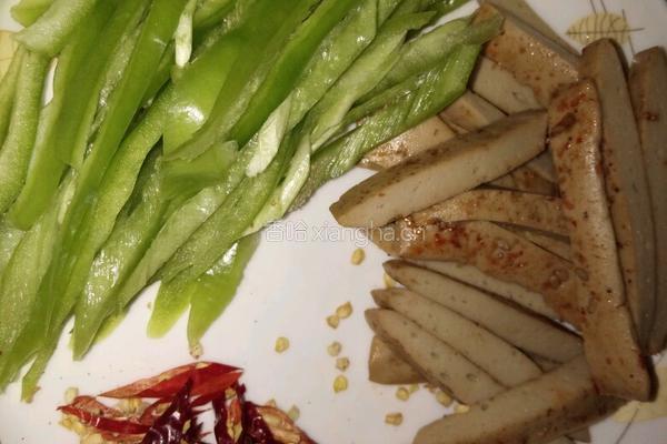 豆干青椒炒肉丝的做法图解3